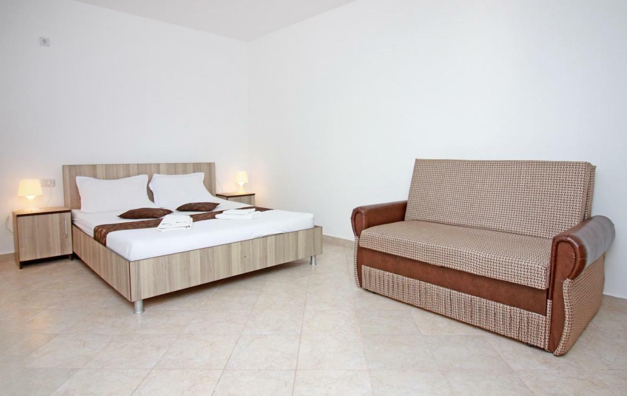 Hotel Marcos à Costinesti Extérieur photo